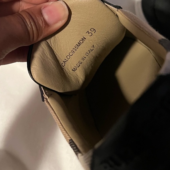 Burberry Sneakers size 9 - Picture 10 of 12